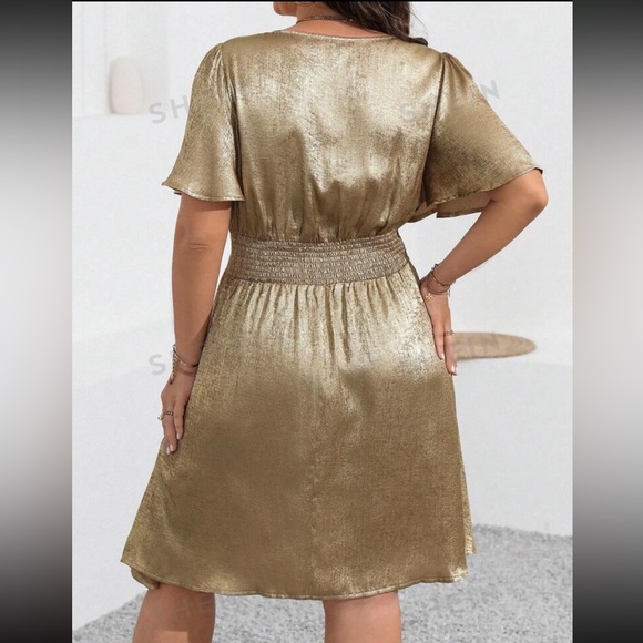 SHEIN Privé Plus Size Women's Short Sleeve Party dress - Picture 3 of 6